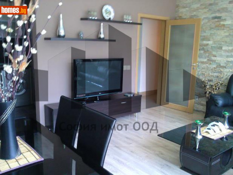 Тристаен, 110m²