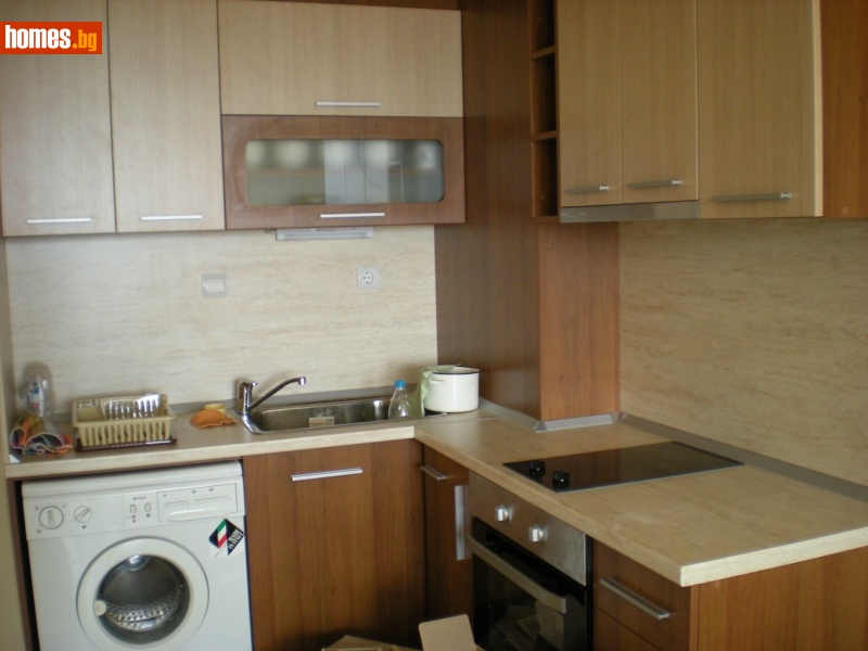 Тристаен, 80m²