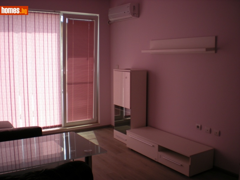 Тристаен, 80m²