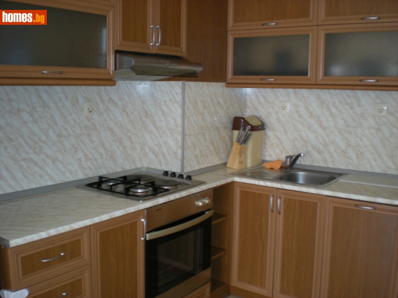Тристаен, 120m²