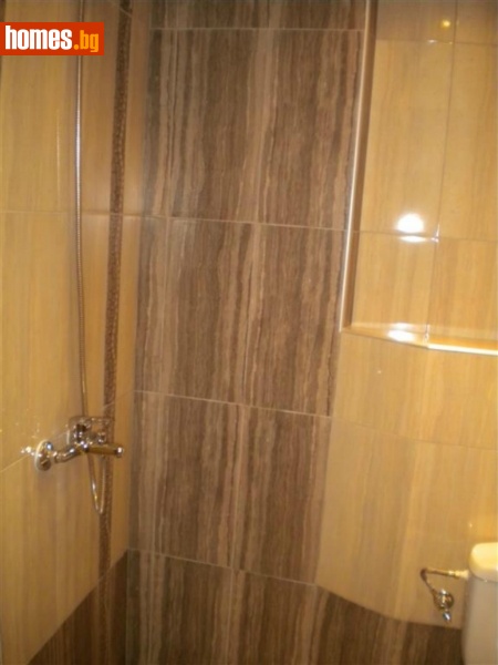 Тристаен, 70m²