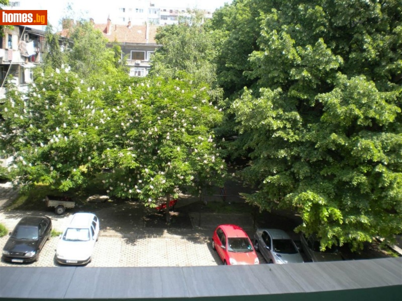 Тристаен, 70m²