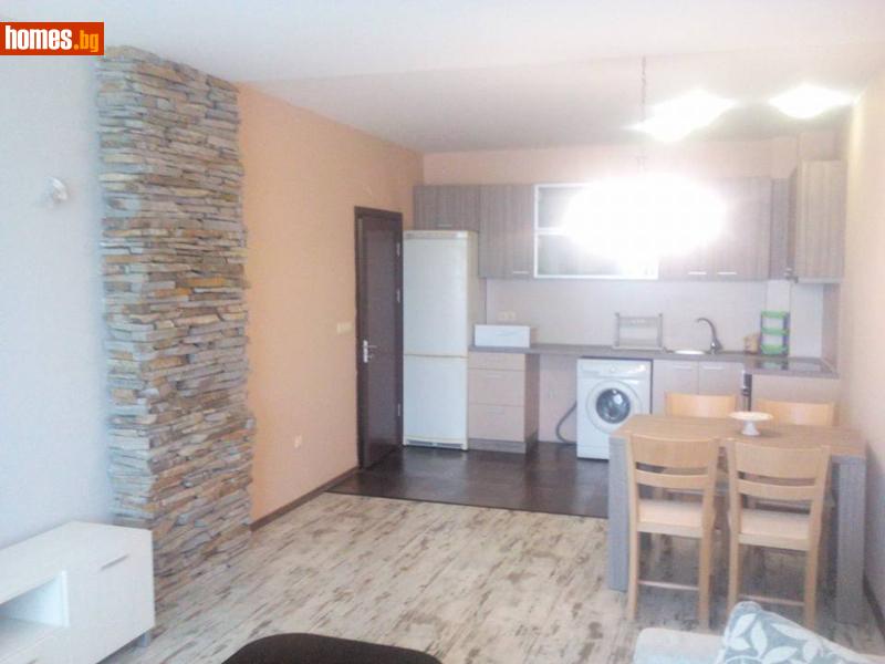 Тристаен, 122m²