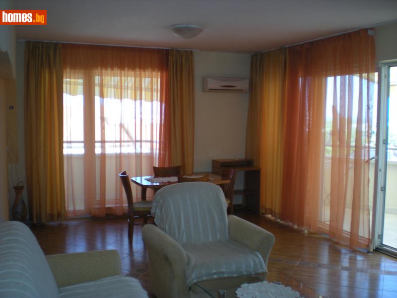 Тристаен, 120m²