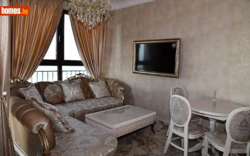Тристаен, 96m²