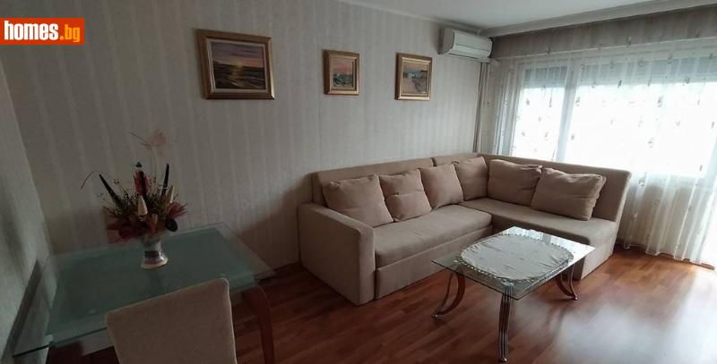 Тристаен, 91m²