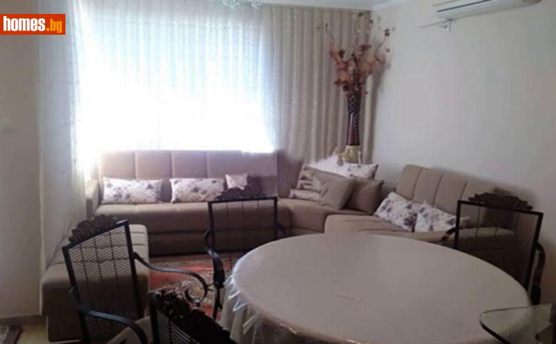 Тристаен, 110m²