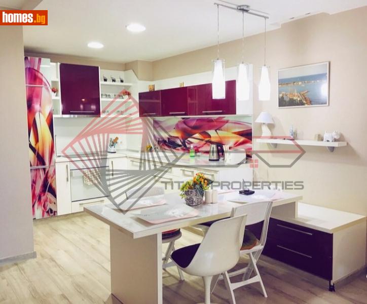 Тристаен, 105m²