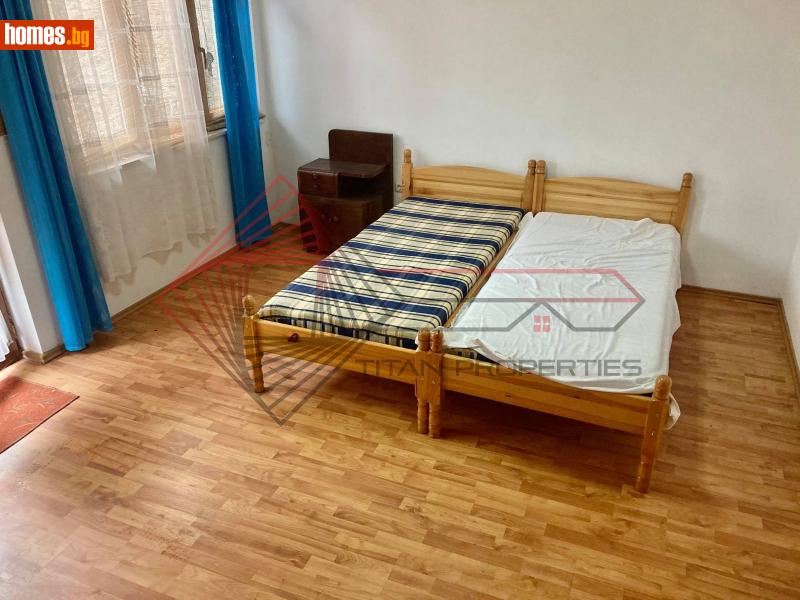 Тристаен, 90m²