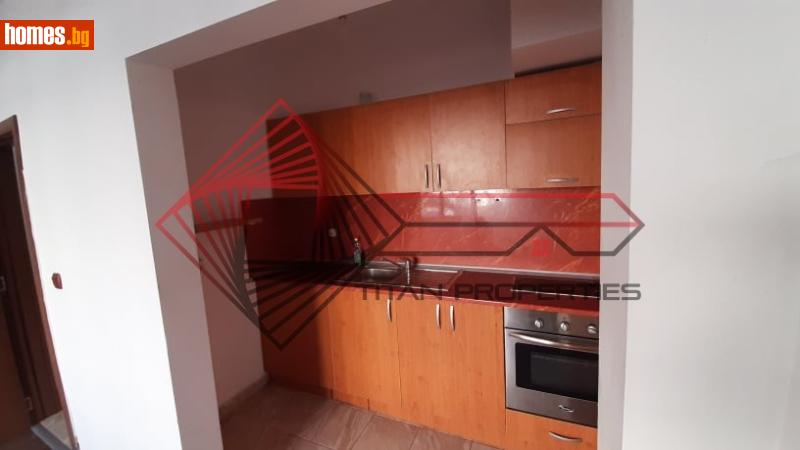 Тристаен, 90m²