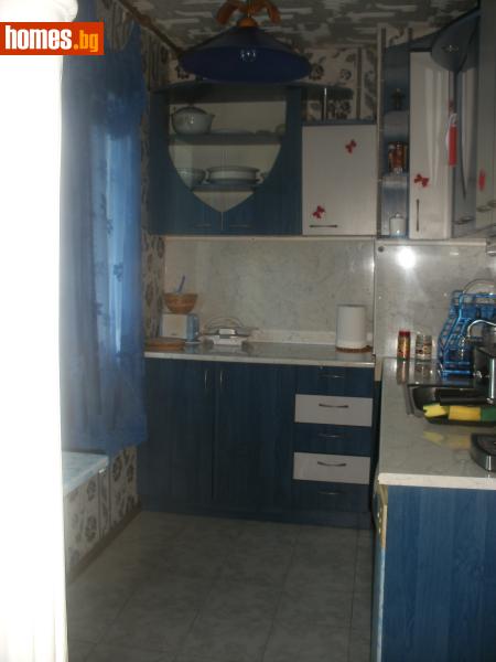 Тристаен, 96m²