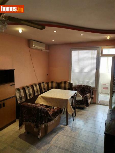 Тристаен, 70m²