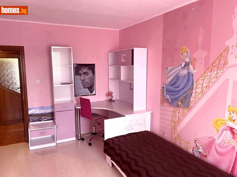 Тристаен, 90m²