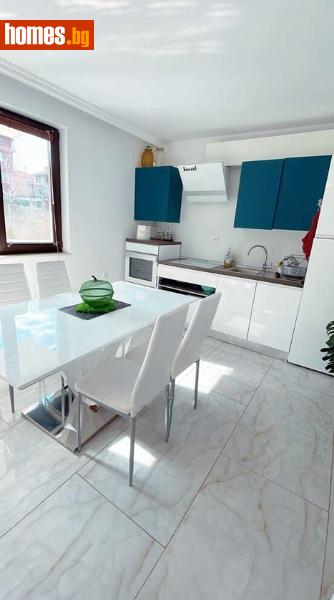 Тристаен, 140m²