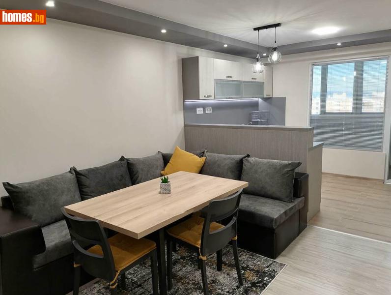 Тристаен, 65m²