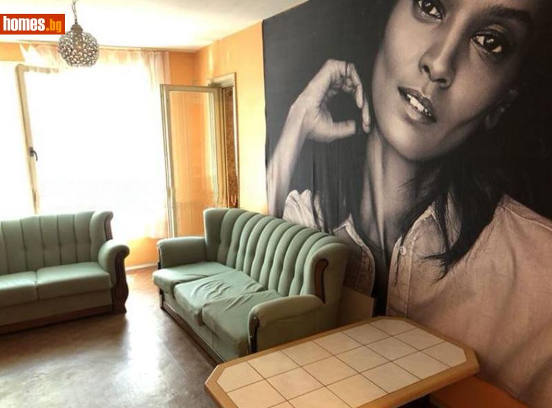 Тристаен, 65m²
