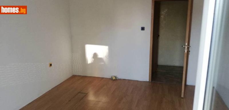 Тристаен, 117m²