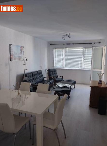 Тристаен, 104m²