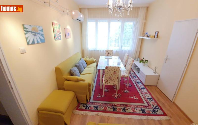 Тристаен, 80m²