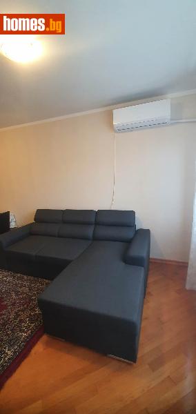 Тристаен, 70m²