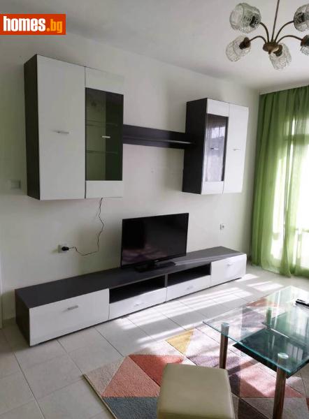 Тристаен, 81m²