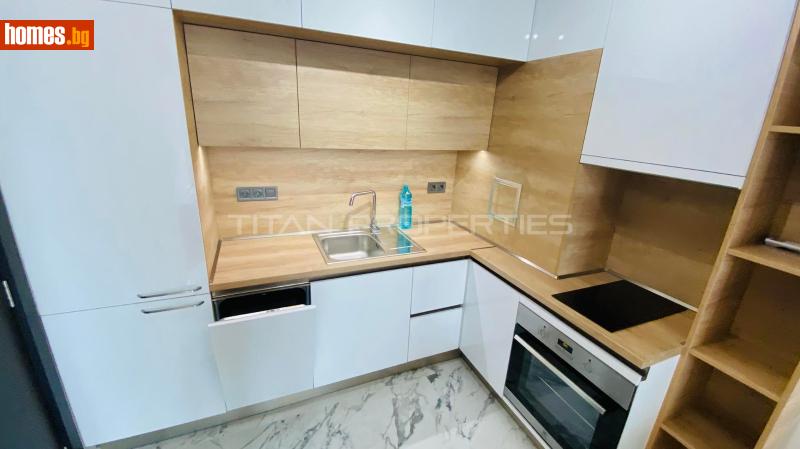 Тристаен, 72m²