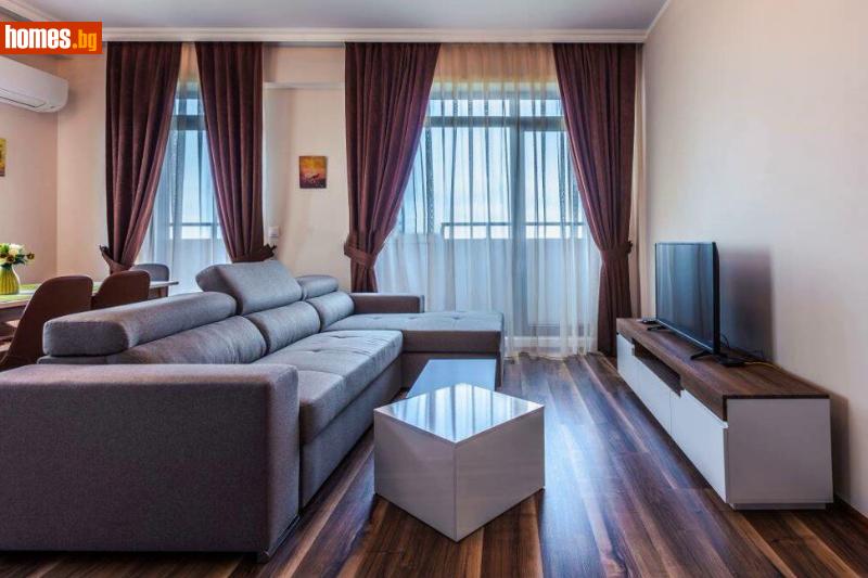 Тристаен, 122m²
