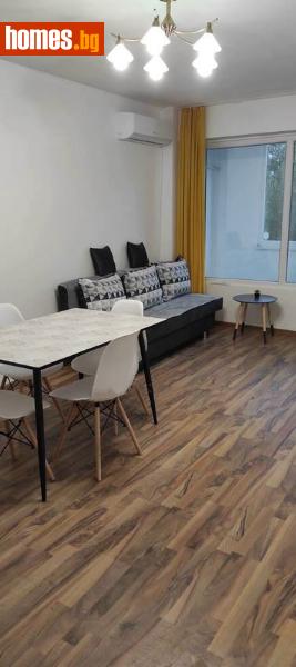 Тристаен, 61m²
