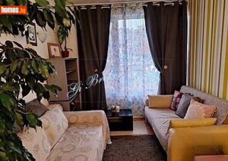 Тристаен, 85m²