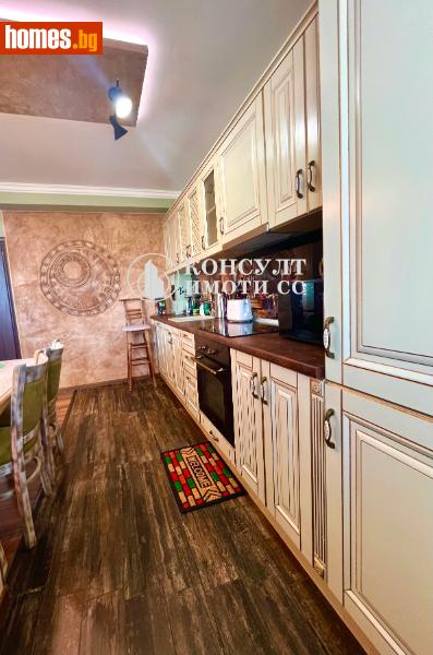 Тристаен, 110m²