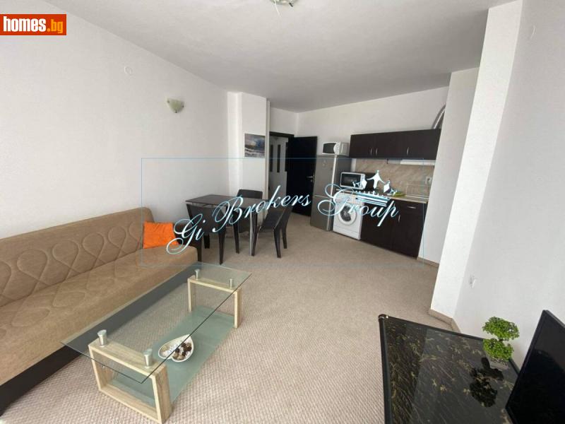 Тристаен, 80m²