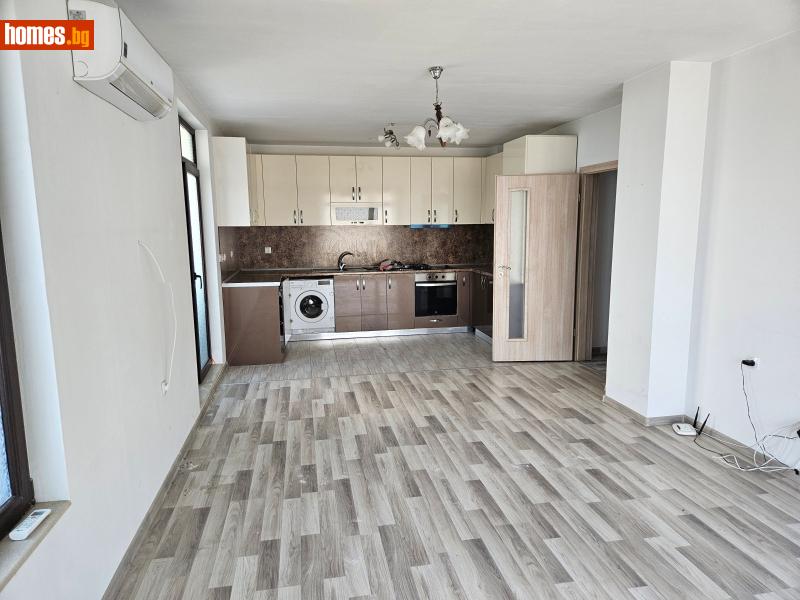 Тристаен, 125m²