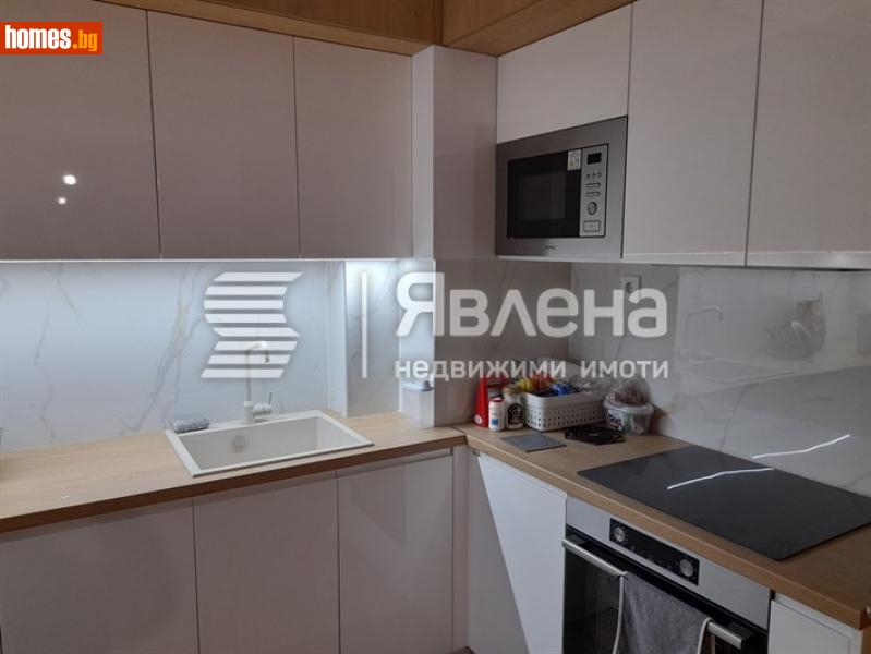 Тристаен, 81m²