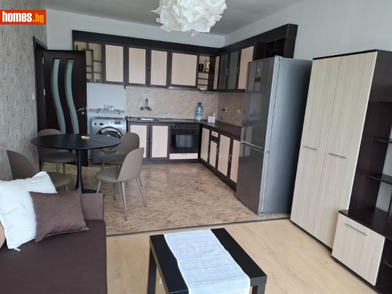 Тристаен, 70m²
