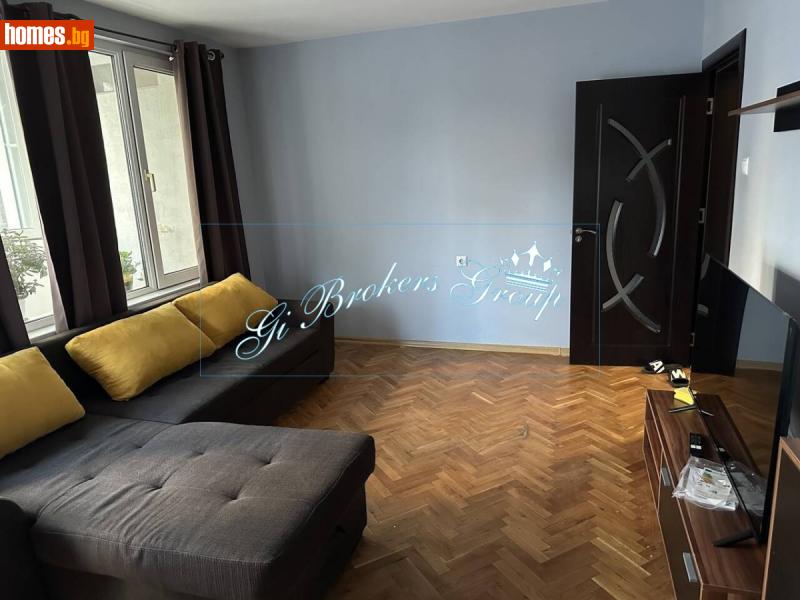 Тристаен, 120m²