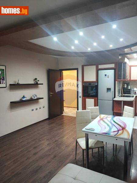 Тристаен, 125m²