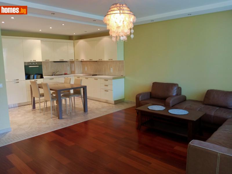 Тристаен, 160m²