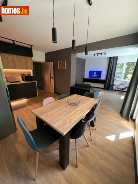 Тристаен, 90m²