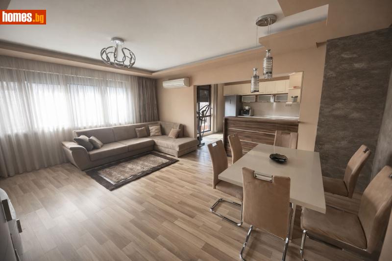 Тристаен, 103m²