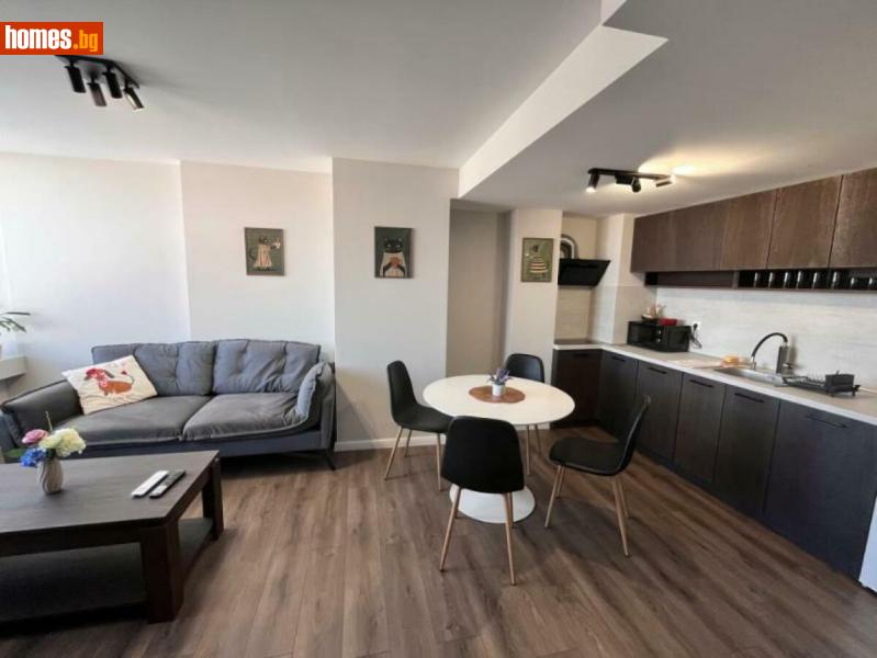 Тристаен, 80m²