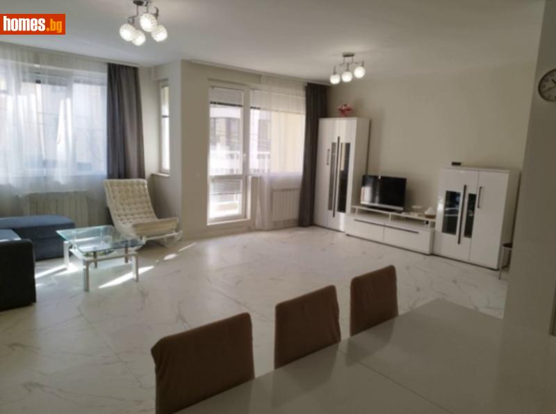 Тристаен, 96m²