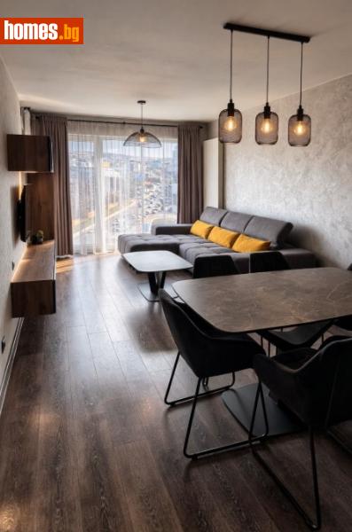 Тристаен, 90m²