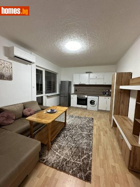 Тристаен, 64m²