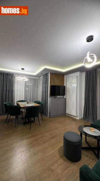 Тристаен, 70m²