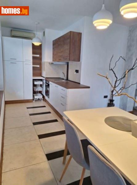 Тристаен, 111m²