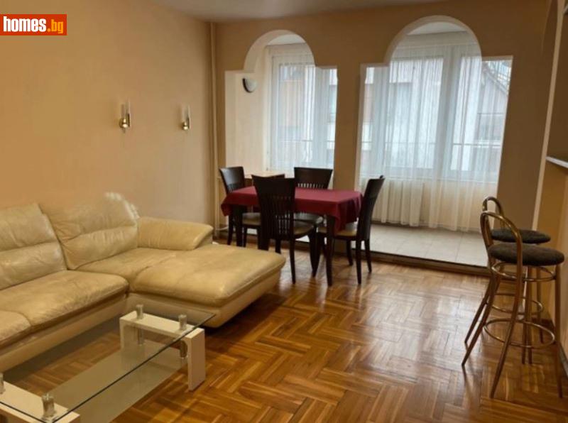 Тристаен, 90m²