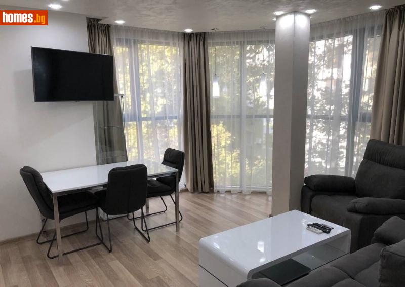 Тристаен, 101m²