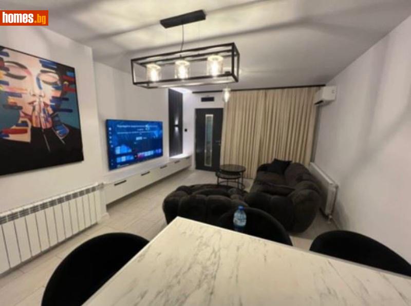 Тристаен, 120m²