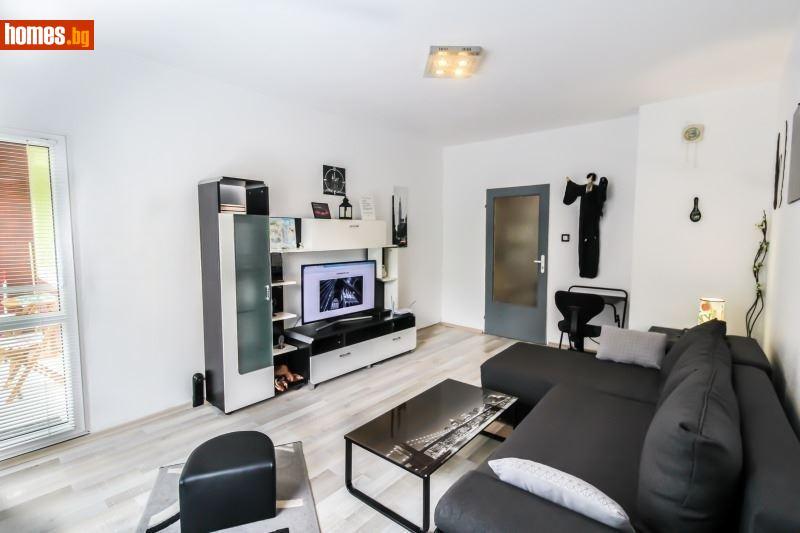 Тристаен, 99m²
