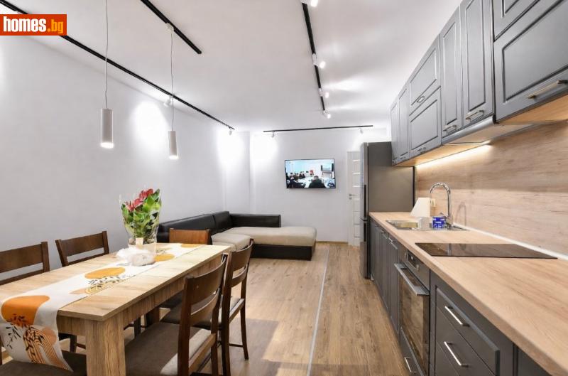 Тристаен, 70m²
